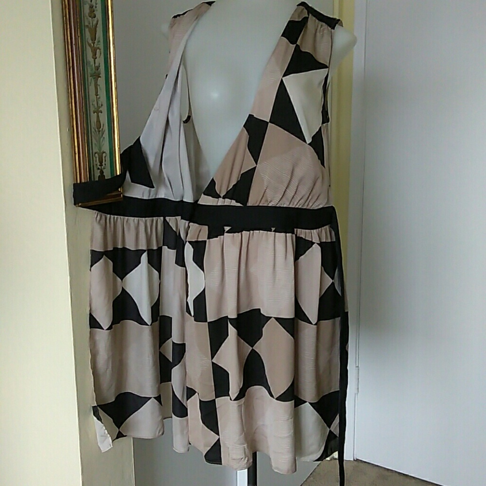DKNYC OVERLAPPING DRESS . - Picture 5 of 8